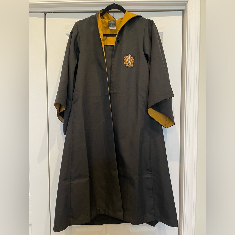 Universal Studios Harry Potter Hufflepuff Youth Calendar Robe. XXS
